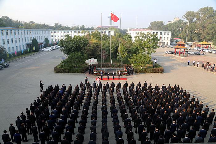 举行庆祝中华人民共和国成立七十周年升旗仪式1.JPG